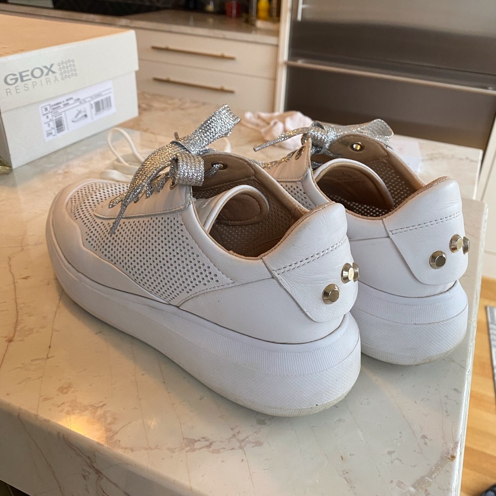 White Geox women’s leisure shoes